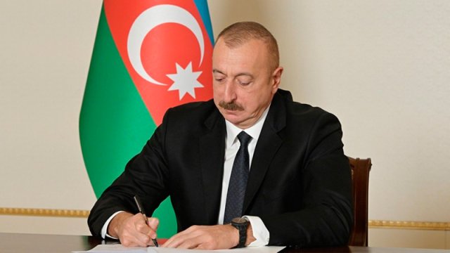 Müəllimlərin maaşlarına aylıq əlavə edildi - FƏRMAN