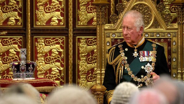 III Çarlz rəsmi şəkildə Britaniya Kralı elan olundu