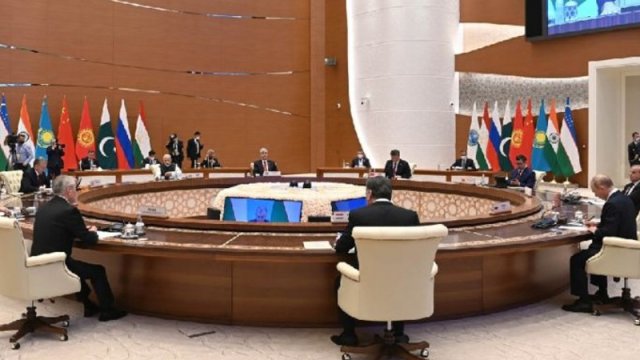 Prezident Şanxay Əməkdaşlıq Təşkilatının sessiyasında iştirak edir