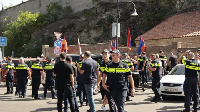 Tiflisdə Azərbaycana qarşı təxribat cəhdi: Polis yolu kəsdi, insident baş verdi - FOTOLAR