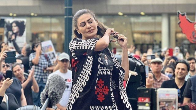 Çalxalanan İran: Qadın üsyanları, kürd qiyamı və azadlıq istəyən gənclik