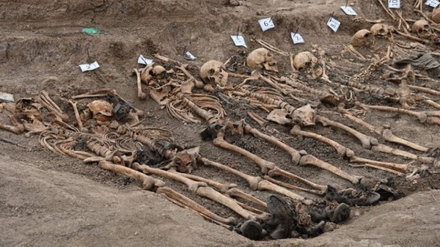 Azad edilmiş ərazilərdə daha bir kütləvi məzarlıq aşkarlandı - FOTO