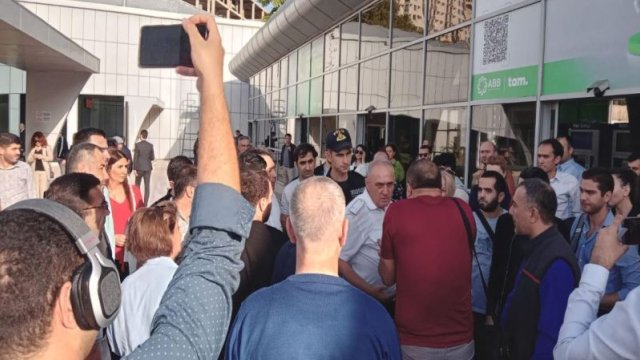 Dəmiryolu Vağzalında dəhşətli sıxlıq: sərnişinlər etiraza qalxdı - FOTO