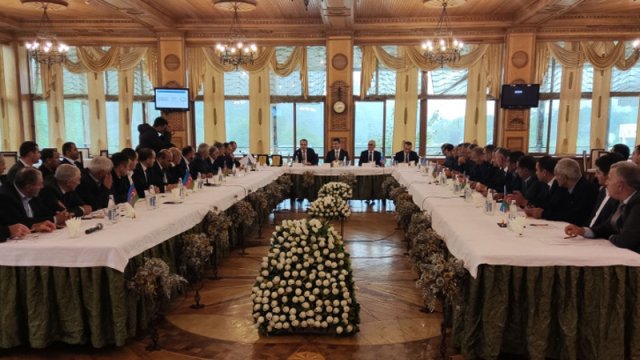 Ümumdünya Layiqli Əmək Gününə həsr olunmuş konfrans keçirildi - FOTO