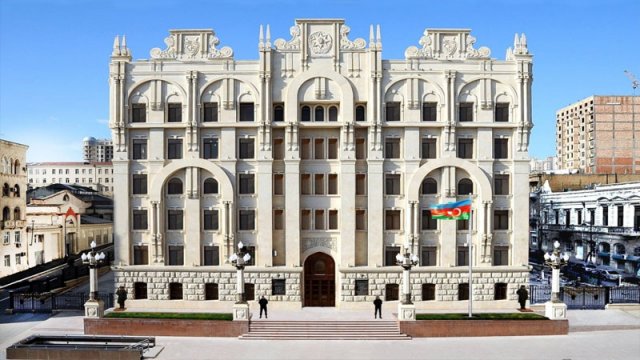 Azərbaycanda iş adamı havaya atəş açdı, axtarışa verildi - VİDEO