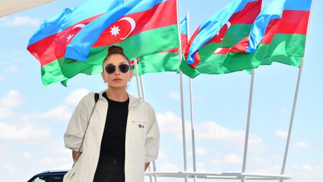 Mehriban Əliyeva Gövhər Beydullayeva və Abdulla Qədimbəylini təbrik etdi - FOTO