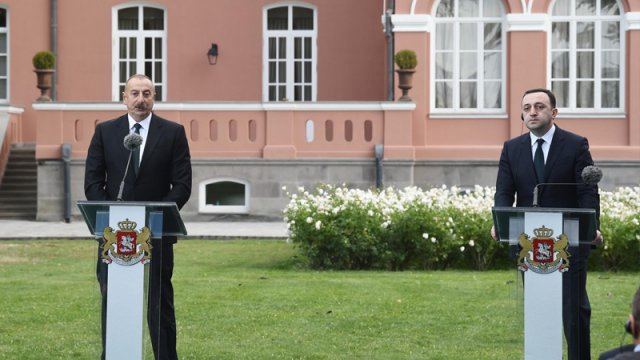 İlham Əliyev və İrakli Qaribaşvili mətbuata bəyanatlarla çıxış etdi - TAM MƏTN