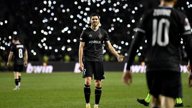 Ramil Şeydayevlə azarkeşlər arasında qalmaqal - VİDEO