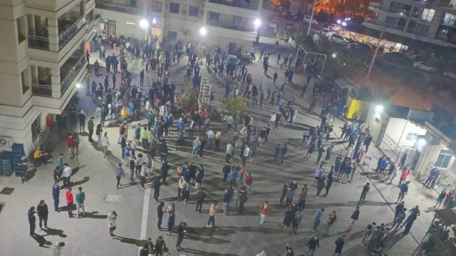 İzmirdə zəlzələ olub: Xəsarət alanlar var - FOTO