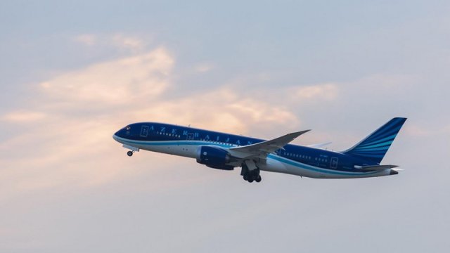 Aeroporta geri qayıdan təyyarə Naxçıvana yola düşdü - YENİLƏNİB