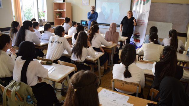 Bakıda məktəbli qızlar üçün unikal layihə həyata keçirilib