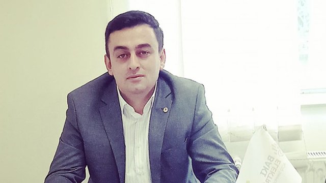 Vəzifəli şəxs ailəsi ilə qəzaya düşdü, 22 yaşlı xanımı öldü - FOTO