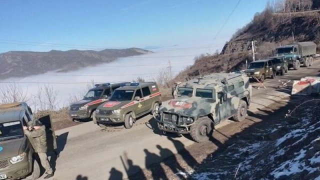 Aksiyaçılar Qarabağa silah daşınmasının qarşısını aldı