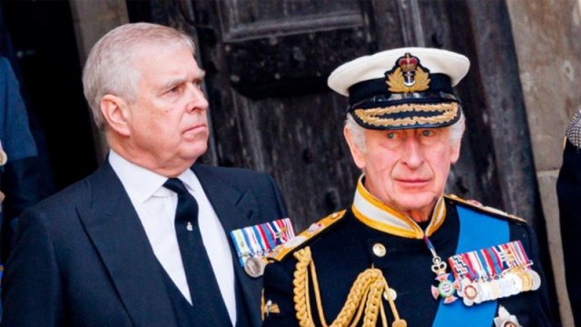 Britaniya kralı qardaşını saraydan qovdu - ŞOK SƏBƏB