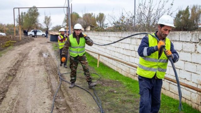 Salyan Rayonunun yaşayış məntqələrində elektrik şəbəkəsi tam yenilənir – FOTOLAR