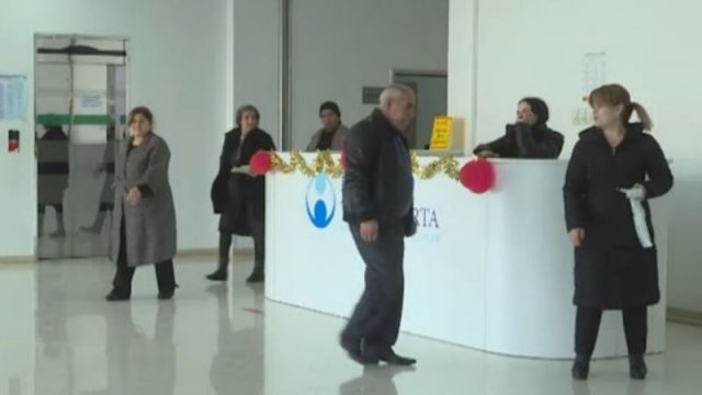 Xəstəxanada Kadr Çatışmazlığı Yaşanır: “Bir Həkim Var, O Da Məzuniyyətdədir” – VİDEO
