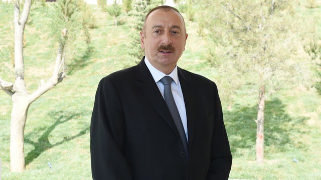 Prezident Bakı Ağ Şəhərdə görülən işlərlə tanış olub