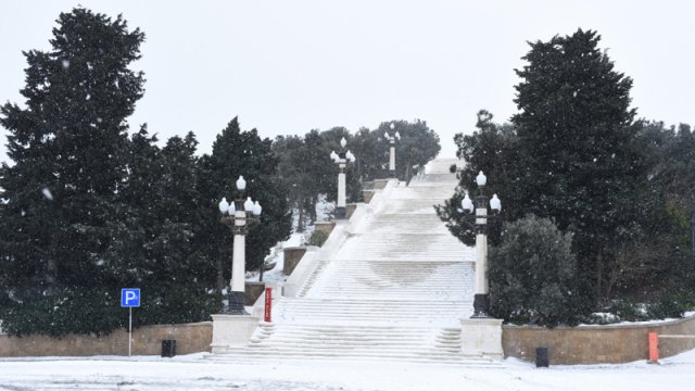 Hava xəbərdarlığı: Bakıda qar yağacaq, yollar buz bağlayacaq