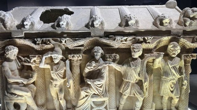 2500 illik sevgi mesajı - Makedoniyalı İsgəndərin yunan generalının məzarı açıldı