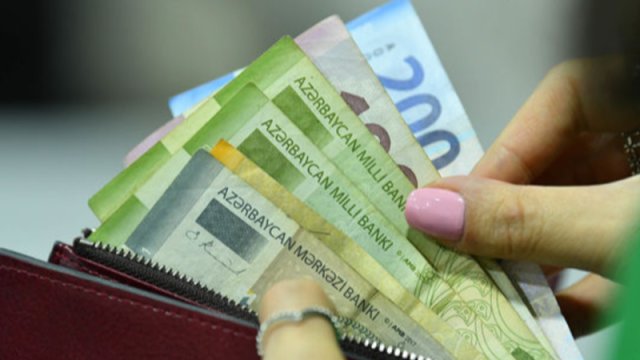 İlin sonuna orta aylıq əməkhaqqı 900 manata çata bilər
