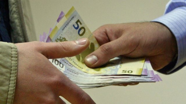 Bakıda vəzifəli şəxs rüşvət alarkən cinayət başında yaxalanıb