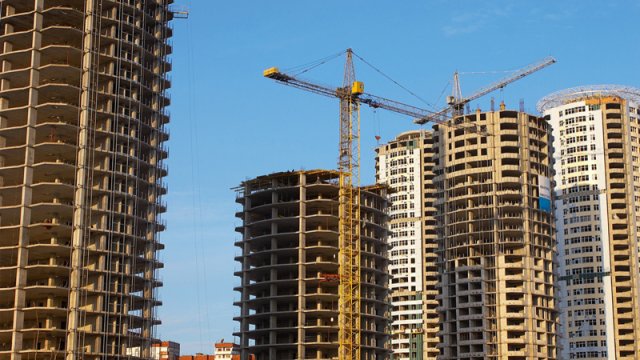 Bakıda istismara qəbul olunmamış 67 binanın aqibəti necə olacaq?