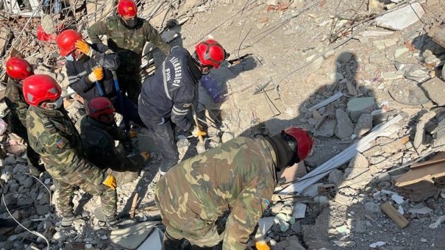 Azərbaycan xilasediciləri dağıntılar altından 51 nəfəri sağ, 613 nəfərin isə cəsədini çıxarıb - FOTO/VİDEO