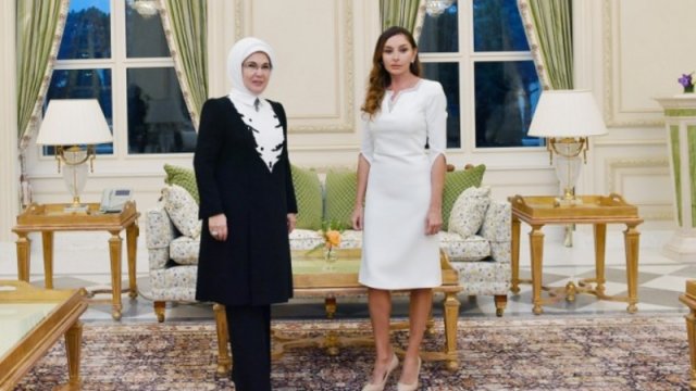 Əminə Ərdoğan Mehriban Əliyevaya təşəkkür etdi