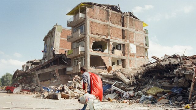 Türk QHT-ləri zəlzələdən zərər çəkmiş bölgələrdə vətəndaşlara kömək edir