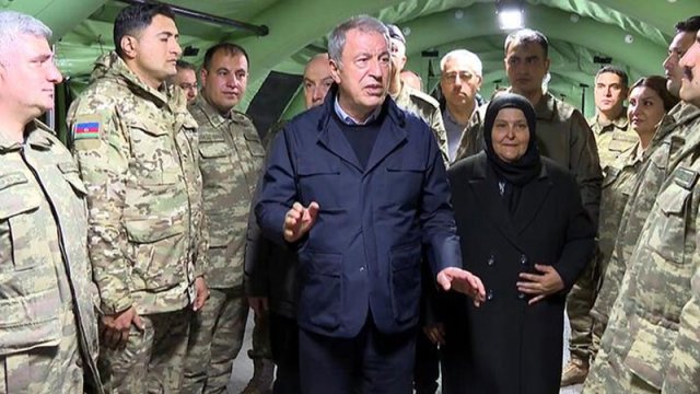 Hulusi Akar zəlzələ bölgəsindəki tibb personalımızla görüşdü - FOTO/VİDEO