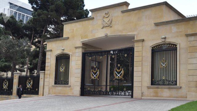 MN yeni görüntülər yaydı: Eməni silahlıları sülhməramlıların müşayiəti ilə hərəkət edir - VİDEO