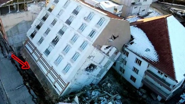 Zəlzələdə bir pəncərəsi belə qırılmadan yanı üstə aşan bina barədə qərar verildi – VİDEO - FOTO
