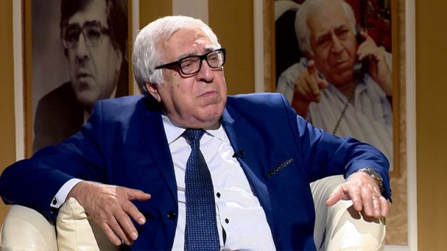 Prezident yazıçı Anarı təltif etdi