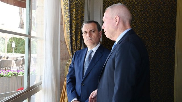 Ceyhun Bayramov İsrailin müdafiə nazirini postmünaqişə dövrü barədə məlumatlandırıb