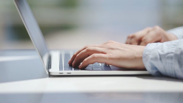 Azərbaycanda notariuslar kommersiya hüquqi şəxsi barədə məlumatları elektron sorğu ilə əldə edəcək