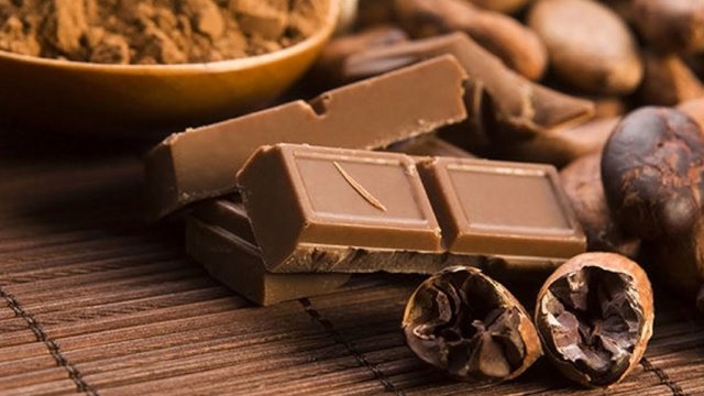Azərbaycanda istehlaka yararsız şokoladın satışı dayandırılıb