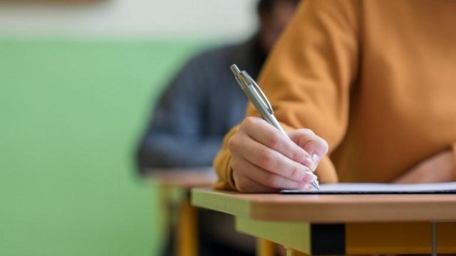 Naxçıvanda əvvəlki illərin məzunları üçün qəbul imtahanı keçirilib