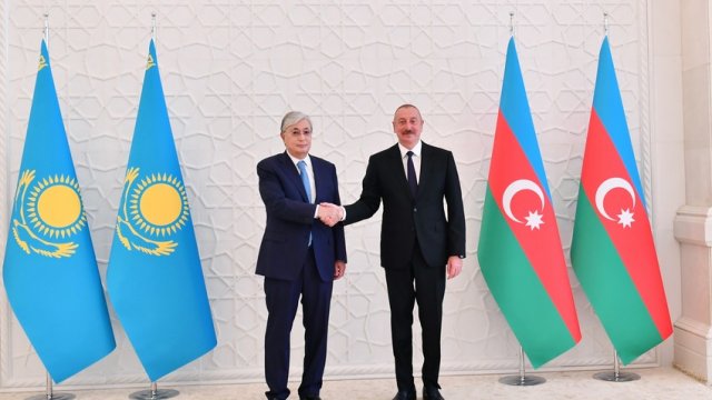 Azərbaycan və Qazaxıstan prezidentlərinin geniş tərkibdə görüşü başlayıb