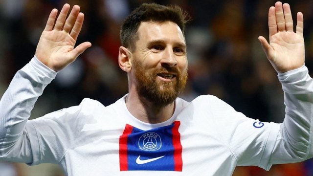 Lionel Messi onu doqquz saat gözləyən azarkeşi evinə qonaq edib