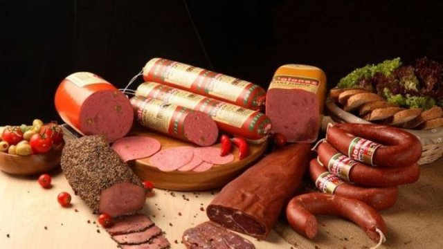 “Sevimli Dad” saxtakarlığını etiraf etdi: Sosiskaya qatılan bu heyvanın əti haradan gətirilir?