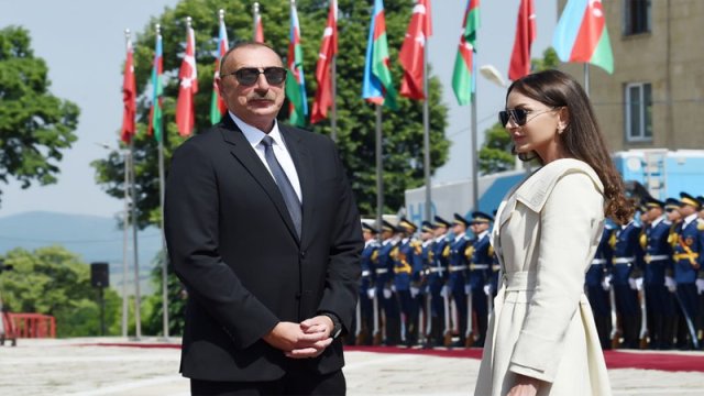 İlham Əliyev və xanımı Neftçala rayonuna səfər ediblər
