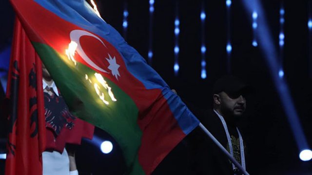 İrəvanda bayrağımızı yandıran şəxs beynəlxalq axtarışa verildi
