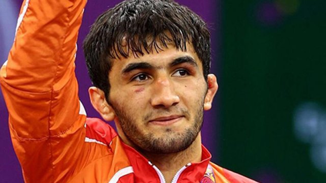 Olimpiya çempionu Bakıda sevgilisinin həyat yoldaşını döyüb