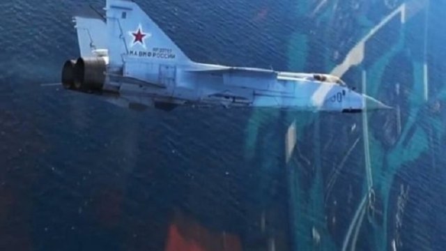 Rusiya qırıcısı alışaraq suya düşdü - VİDEO