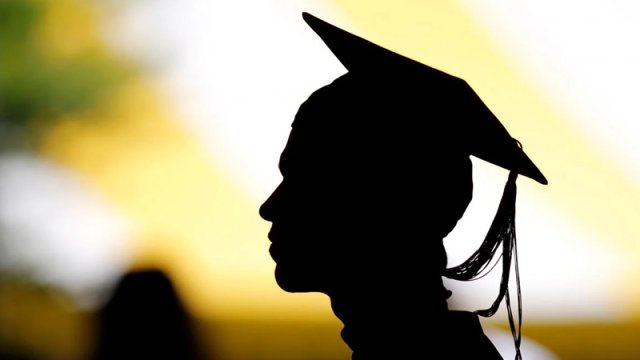 Ukraynada kişilərin universitetlərə daxil olması qadağan edilir?