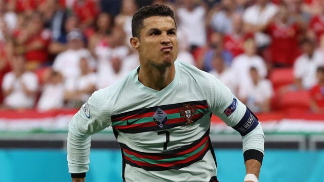 Ronaldo 200 milyon avro maaşdan imtina edir və Avropya dönür