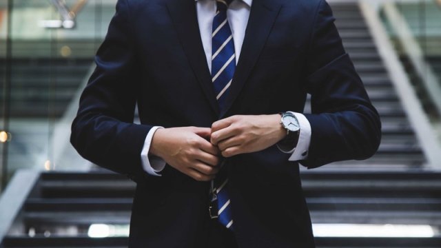 İçərişəhərdə özünü öldürməyə cəhd edən iş adamı kimdir? - DETALLAR