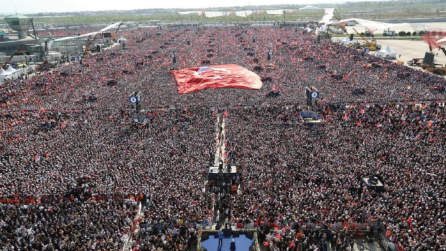Ərdoğanın İstanbul mitinqində 1,7 milyon nəfər iştirak etdi