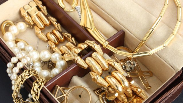 Məşhur iş adamı özünün 2.8 milyonluq qızılını oğurladı - ŞOK SƏBƏB