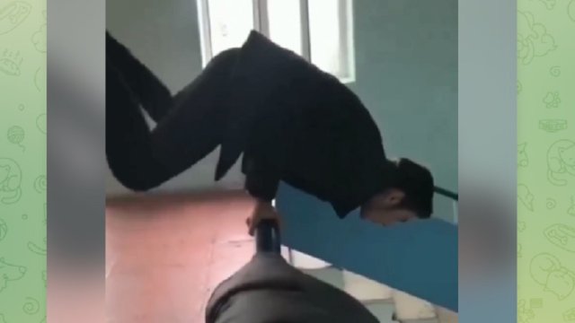 ADPU-da bədbəxt hadisə: Tələbə səhlənkarlıq edərək həyatını riskə atdı - VİDEO